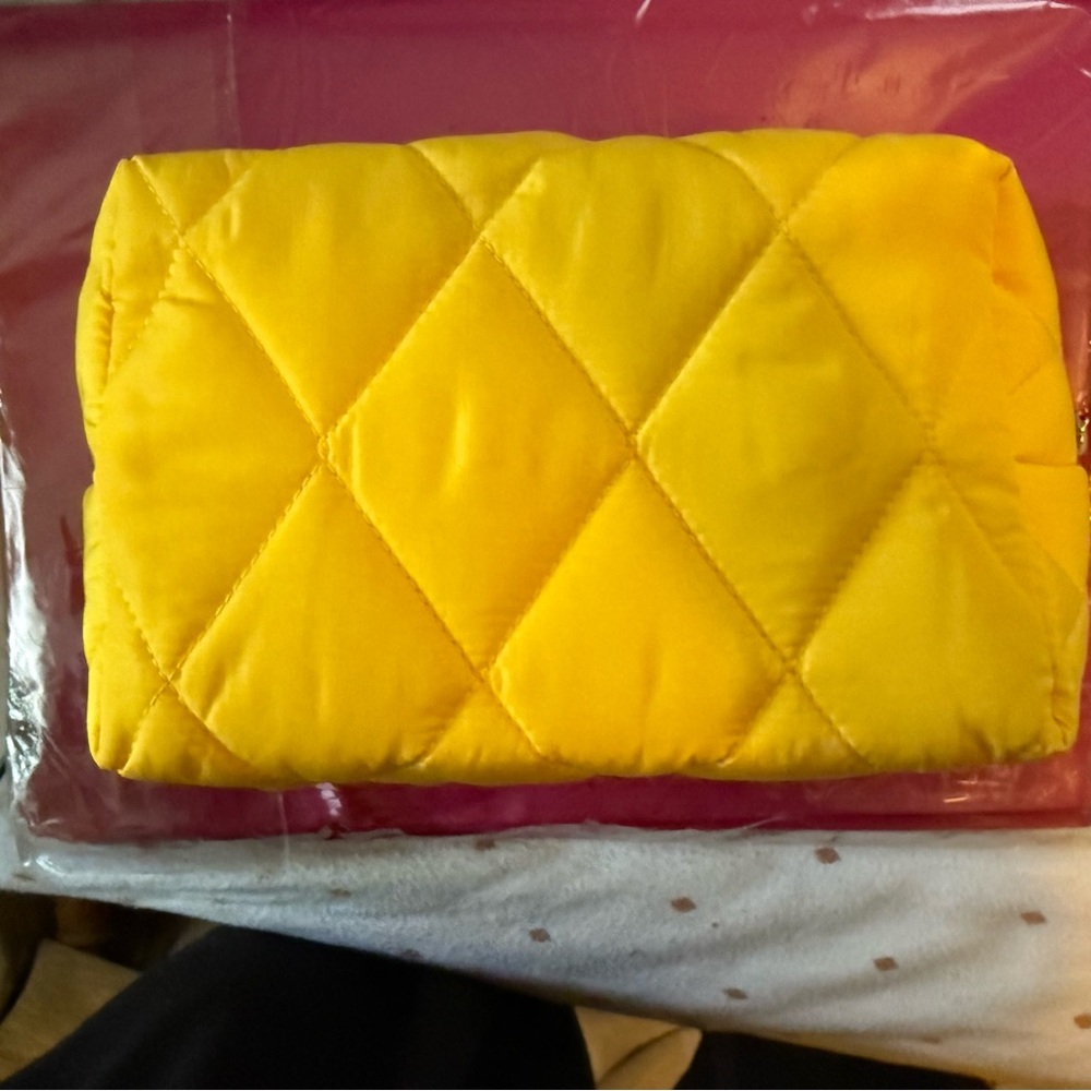 ❤️ 3/$25 Ulta Yellow Quilted Cosmetics Bag with Zipper